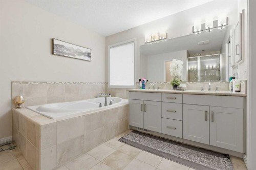 7 Auburn Crest Way Se, Calgary, AB - Indoor Photo Showing Bathroom
