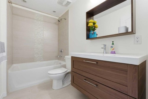 7 Auburn Crest Way Se, Calgary, AB - Indoor Photo Showing Bathroom