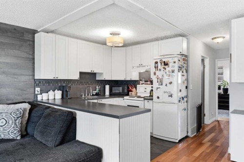4227 49 Street Ne, Calgary, AB - Indoor