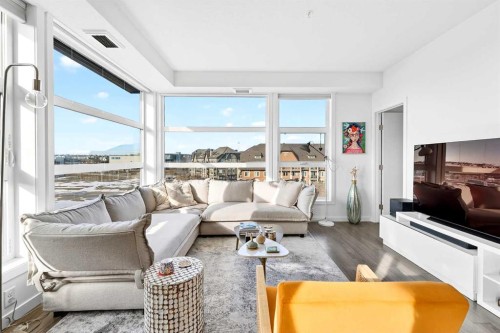 501-122 Mahogany Centre Se, Calgary, AB - Indoor Photo Showing Living Room