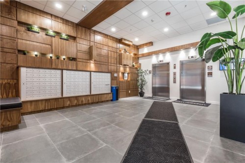 501-122 Mahogany Centre Se, Calgary, AB - Indoor Photo Showing Other Room