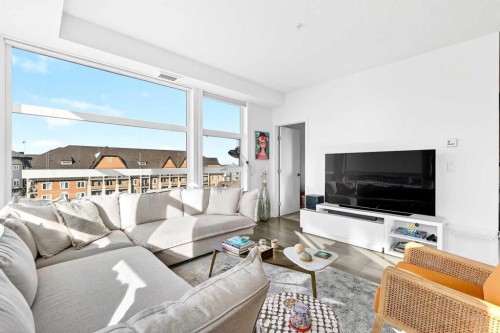 501-122 Mahogany Centre Se, Calgary, AB - Indoor Photo Showing Living Room