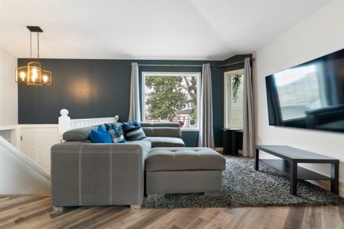 36 Jensen Heights Place Ne, Airdrie, AB - Indoor Photo Showing Living Room