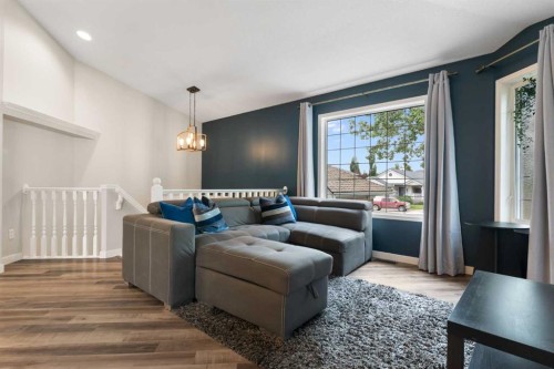 36 Jensen Heights Place Ne, Airdrie, AB - Indoor Photo Showing Living Room