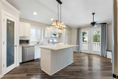 36 Jensen Heights Place Ne, Airdrie, AB - Indoor Photo Showing Kitchen With Upgraded Kitchen