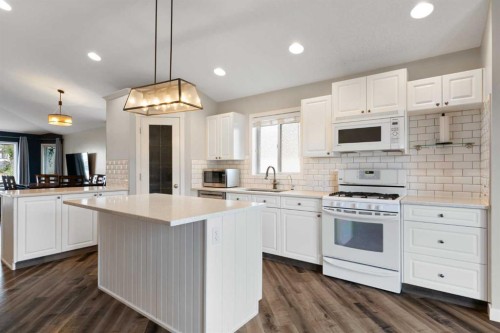36 Jensen Heights Place Ne, Airdrie, AB - Indoor Photo Showing Kitchen