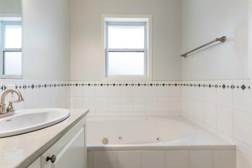 36 Jensen Heights Place Ne, Airdrie, AB - Indoor Photo Showing Bathroom