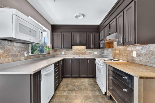 2018 Cottonwood Crescent Se, Calgary, AB - Indoor Photo Showing Kitchen