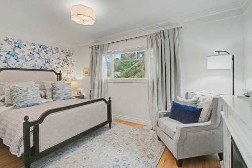 76 Chinook Drive Sw, Calgary, AB - Indoor Photo Showing Bedroom