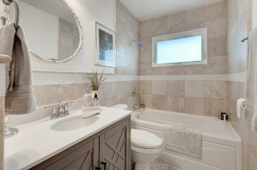 76 Chinook Drive Sw, Calgary, AB - Indoor Photo Showing Bathroom