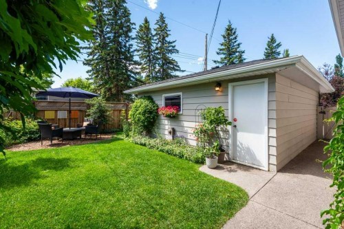 76 Chinook Drive Sw, Calgary, AB - Outdoor With Exterior
