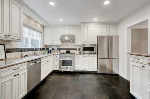 76 Chinook Drive Sw, Calgary, AB - Indoor Photo Showing Kitchen