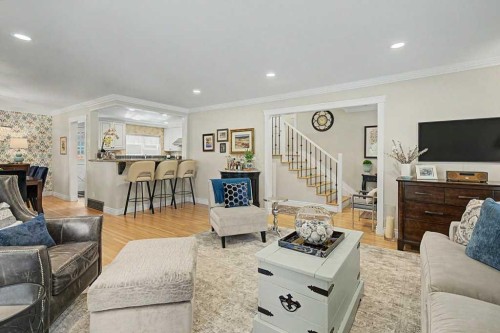 76 Chinook Drive Sw, Calgary, AB - Indoor Photo Showing Living Room