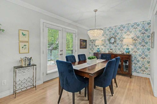 76 Chinook Drive Sw, Calgary, AB - Indoor Photo Showing Dining Room