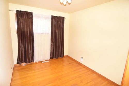 36 Cheyenne Crescent Nw, Calgary, AB - Indoor Photo Showing Other Room