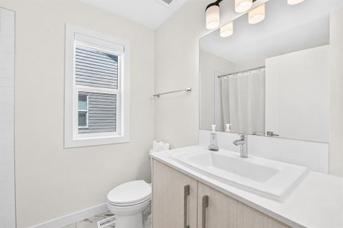 308-135 Belmont Passage Sw, Calgary, AB - Indoor Photo Showing Bathroom