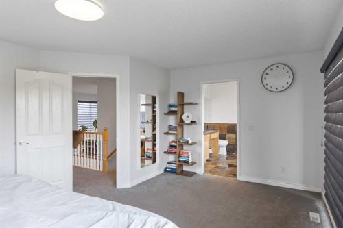 81 Royal Crest Terrace Nw, Calgary, AB - Indoor Photo Showing Bedroom