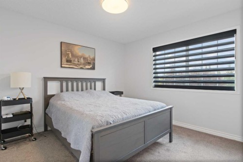 81 Royal Crest Terrace Nw, Calgary, AB - Indoor Photo Showing Bedroom