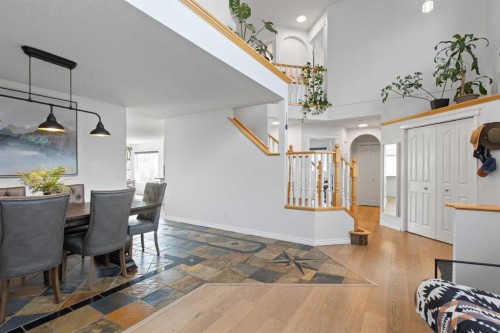 81 Royal Crest Terrace Nw, Calgary, AB - Indoor Photo Showing Dining Room