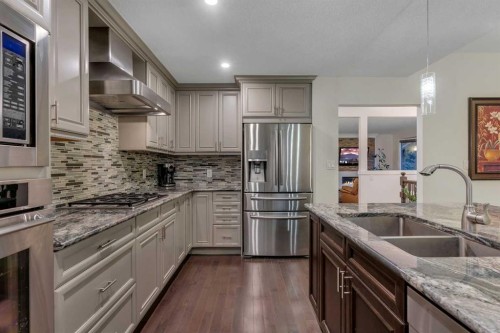 4143 Varsity Road Nw, Calgary, AB - Indoor Photo Showing Kitchen With Stainless Steel Kitchen With Double Sink With Upgraded Kitchen