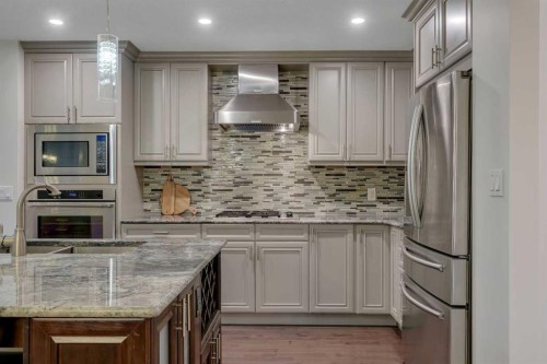 4143 Varsity Road Nw, Calgary, AB - Indoor Photo Showing Kitchen With Upgraded Kitchen