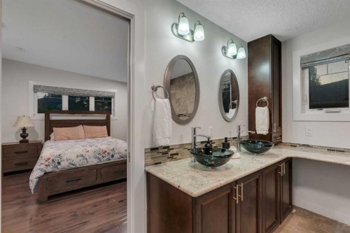 4143 Varsity Road Nw, Calgary, AB - Indoor Photo Showing Bedroom