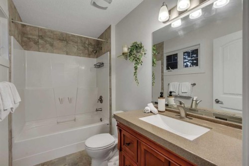 4143 Varsity Road Nw, Calgary, AB - Indoor Photo Showing Bathroom