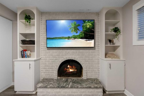 4143 Varsity Road Nw, Calgary, AB - Indoor With Fireplace