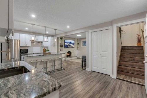 4143 Varsity Road Nw, Calgary, AB - Indoor Photo Showing Other Room
