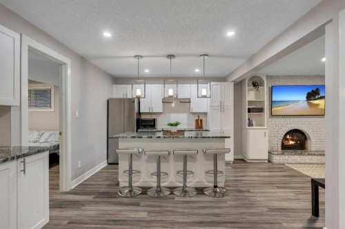 4143 Varsity Road Nw, Calgary, AB - Indoor Photo Showing Kitchen