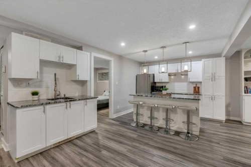 4143 Varsity Road Nw, Calgary, AB - Indoor Photo Showing Kitchen