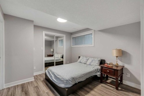 4143 Varsity Road Nw, Calgary, AB - Indoor Photo Showing Bedroom