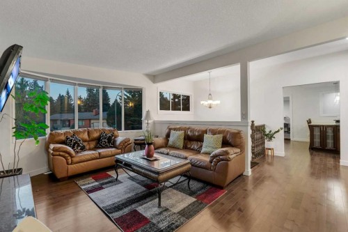 4143 Varsity Road Nw, Calgary, AB - Indoor Photo Showing Living Room