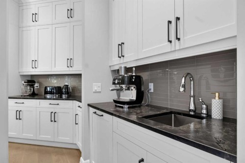 11 Elveden Place Sw, Calgary, AB - Indoor Photo Showing Kitchen