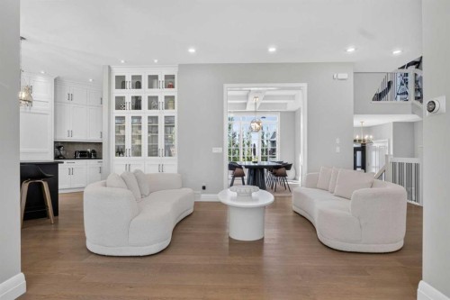 11 Elveden Place Sw, Calgary, AB - Indoor Photo Showing Living Room