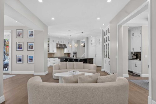 11 Elveden Place Sw, Calgary, AB - Indoor Photo Showing Living Room