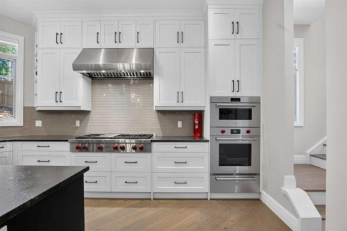 11 Elveden Place Sw, Calgary, AB - Indoor Photo Showing Kitchen