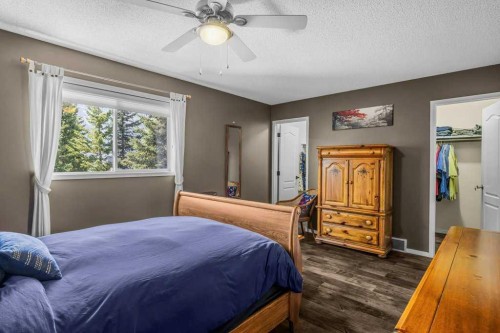 545 Grotto Road, Canmore, AB - Indoor Photo Showing Bedroom