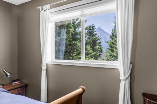 545 Grotto Road, Canmore, AB - Indoor Photo Showing Other Room