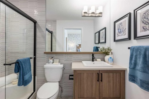 86 Heirloom Passage Se, Calgary, AB - Indoor Photo Showing Bathroom