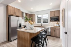 86 Heirloom Passage SECalgary, AB T3S 1H2