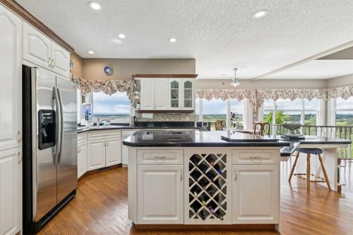 85 Mt Douglas Circle Se, Calgary, AB - Indoor Photo Showing Kitchen With Upgraded Kitchen