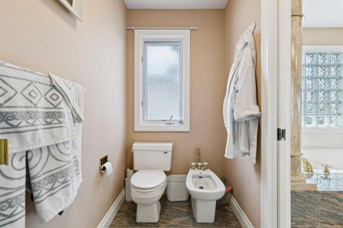 85 Mt Douglas Circle Se, Calgary, AB - Indoor Photo Showing Bathroom