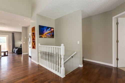 32 Berkley Place Nw, Calgary, AB - Indoor Photo Showing Other Room