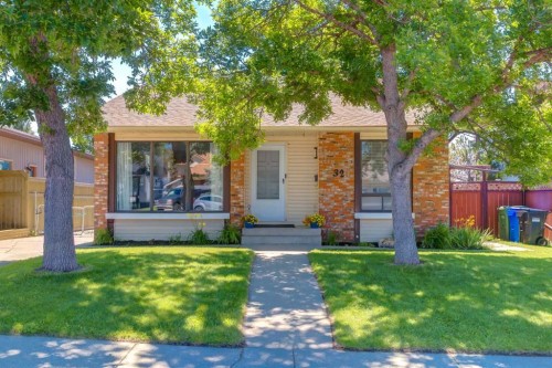 32 Berkley Place Nw, Calgary, AB - Outdoor