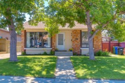 32 Berkley Place NW Calgary, AB T3K 1A7