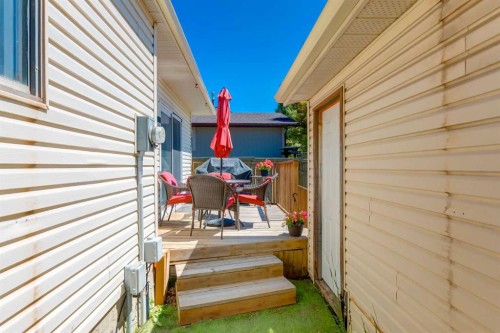 32 Berkley Place Nw, Calgary, AB - Outdoor With Deck Patio Veranda With Exterior