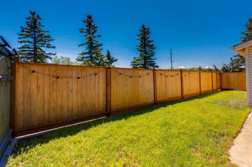 32 Berkley Place Nw, Calgary, AB - Outdoor