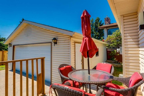 32 Berkley Place Nw, Calgary, AB - Outdoor With Deck Patio Veranda With Exterior