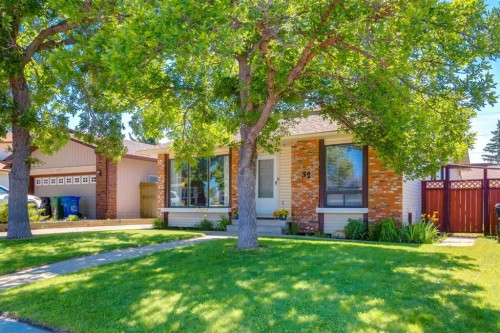 32 Berkley Place Nw, Calgary, AB - Outdoor